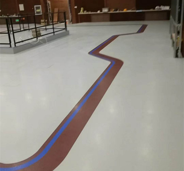 橡胶地板做线条装饰美观大方