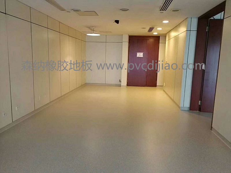 橡胶地板施工费多少钱一平米